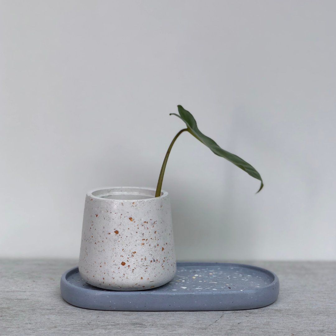 Vase Classic Size S + Oval Tray - 摆饰 - 其他材质 多色