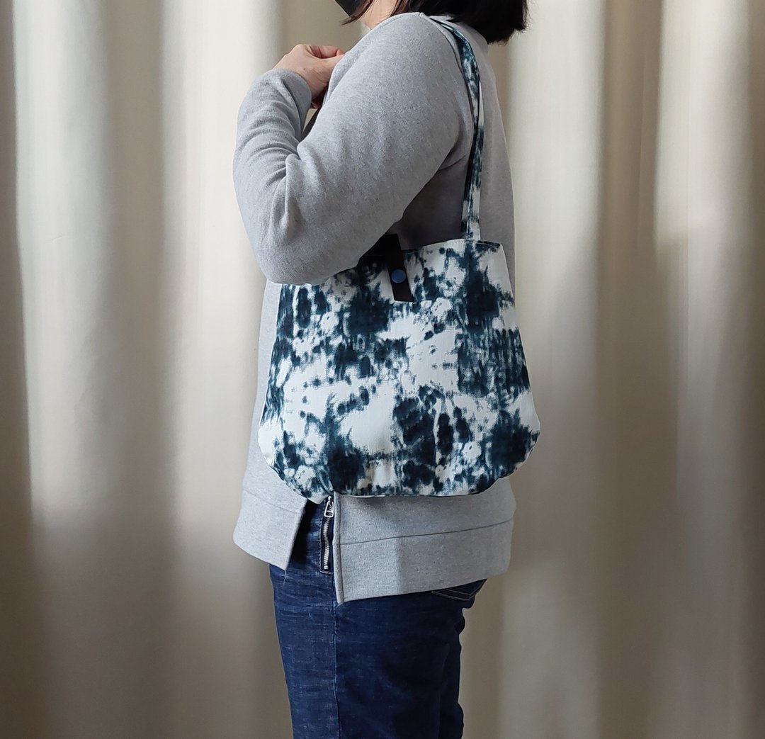 【MY。手作】侧背包 / tote bag ~ 蓝染水墨画 - 手提包/手提袋 - 棉 蓝色