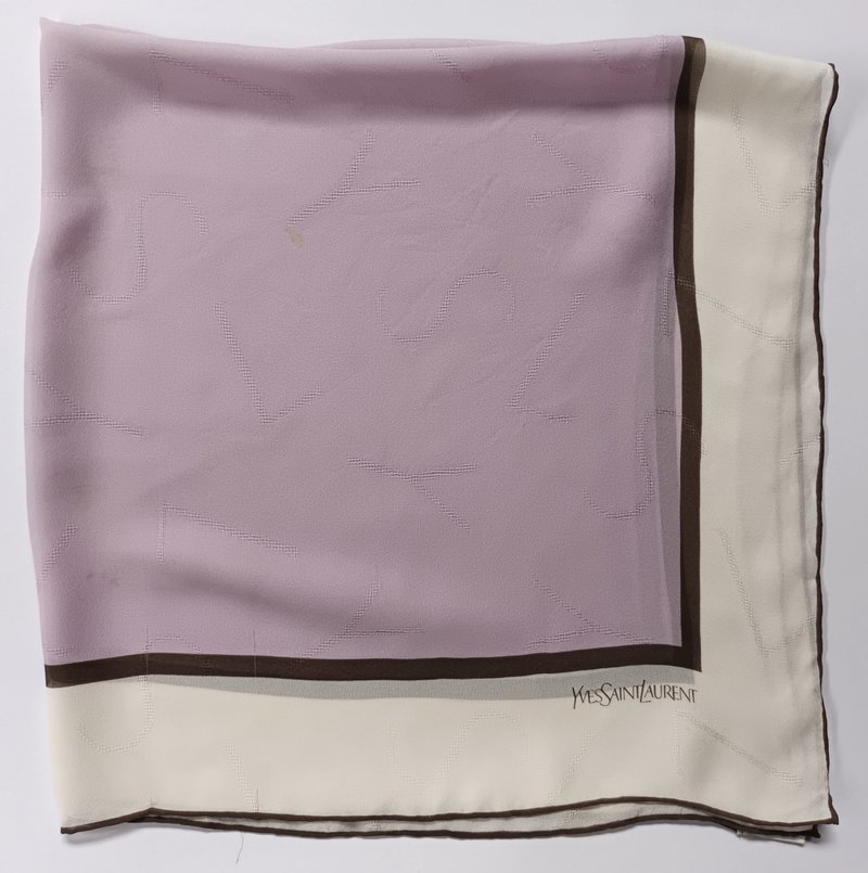 Yves Saint Laurent 缇花丝巾，34 x 34 英寸，100% 蚕丝，节日礼物 - 丝巾 - 丝．绢 粉红色