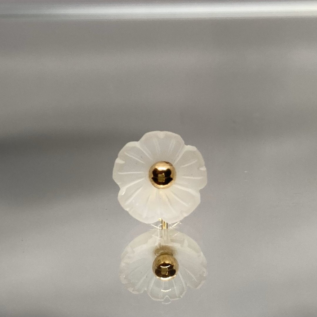 水晶花卉雕刻迷你耳环 - 2 - 耳环/耳夹 - 宝石 白色