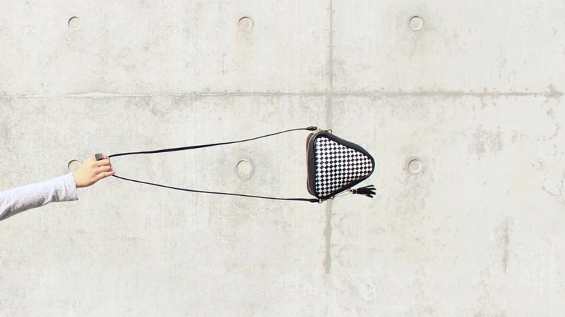 三角形 真皮 手工编织 黑白格纹 两用 斜背包 - 侧背包/斜挎包 - 真皮 黑色