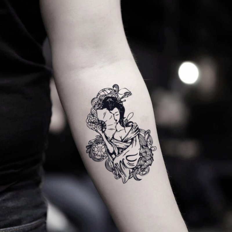 OhMyTat 日本艺妓 Geisha 刺青图案纹身贴纸 (2 张) - 纹身贴 - 纸 黑色