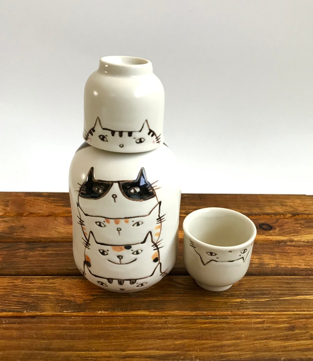 1 sake sauce and 2 small cups - 酒杯/酒器 - 陶 白色