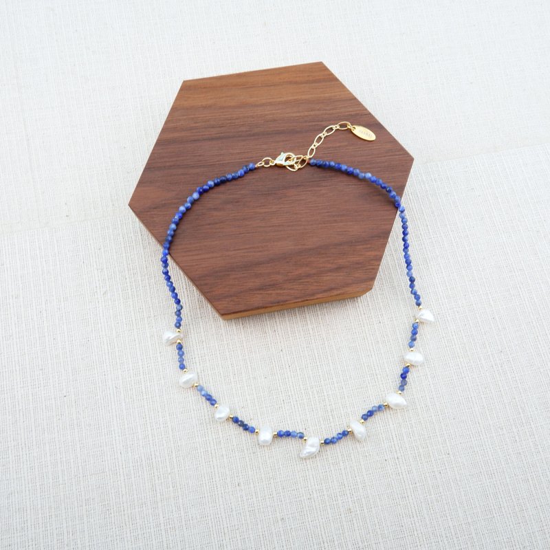 Freshwater Pearl and Sodalite stone round faceted Short Necklace - 项链 - 珍珠 蓝色