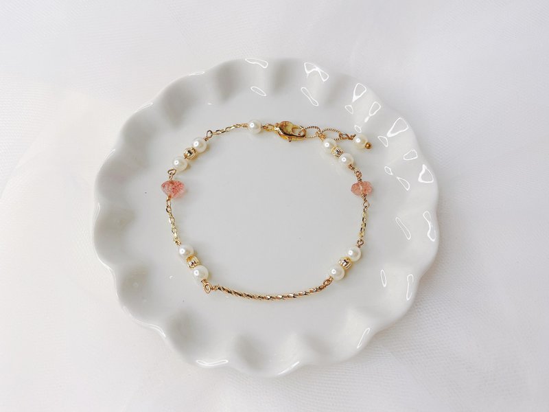 戴珍珠手链的少女 || 草莓晶 淡水珍珠 低奢感百搭细链 - 手链/手环 - 水晶 粉红色