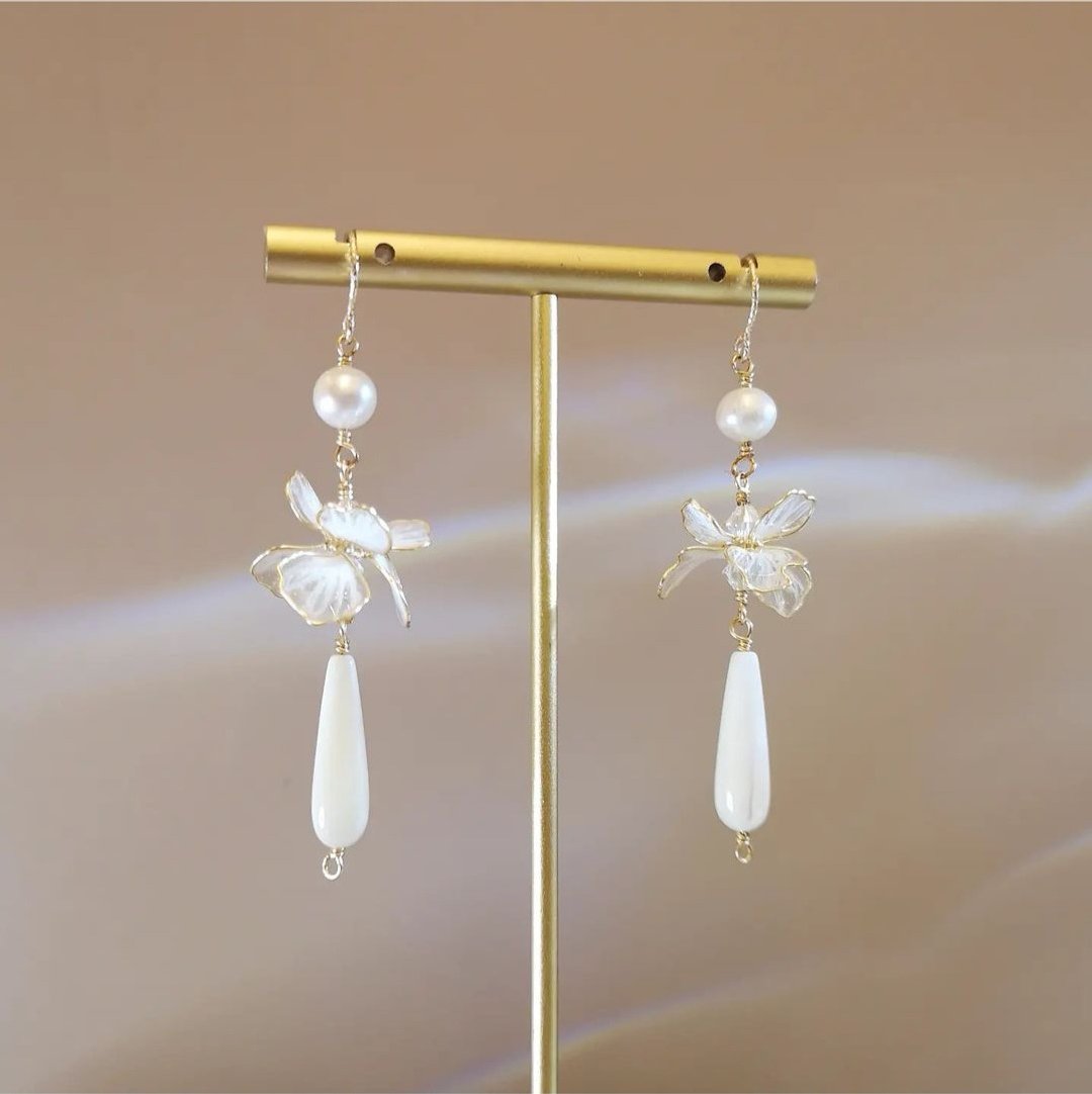 娜娜 | 耳夹耳鈎 | 手作婚礼树脂水晶花饰品 - 耳环/耳夹 - 硅胶 白色