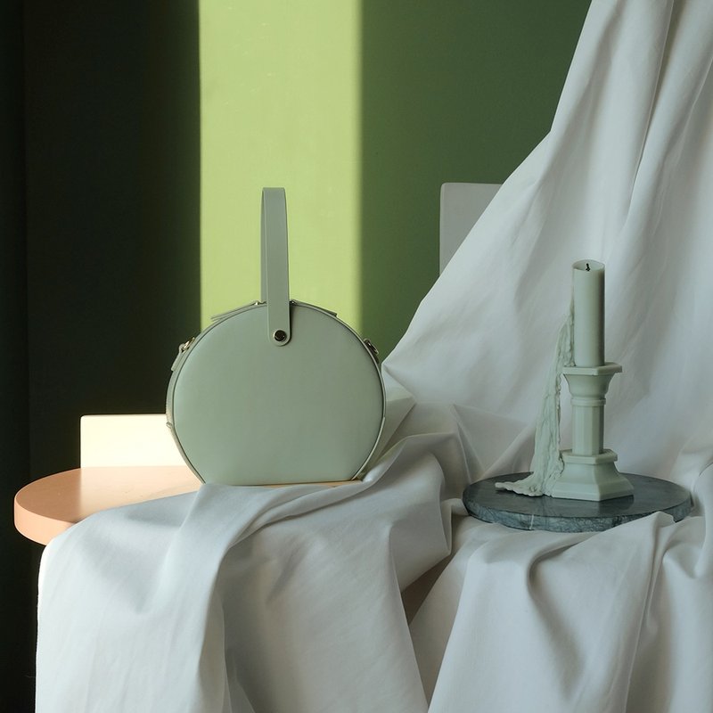 TREBLE Z / B&R 新款真皮女包圆形切口设计单肩斜挎包手提包 雾绿 - 侧背包/斜挎包 - 真皮 绿色