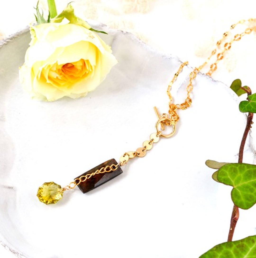 14kgf/ Brown sapphire rectangle x olive quartz - 耳环/耳夹 - 宝石 