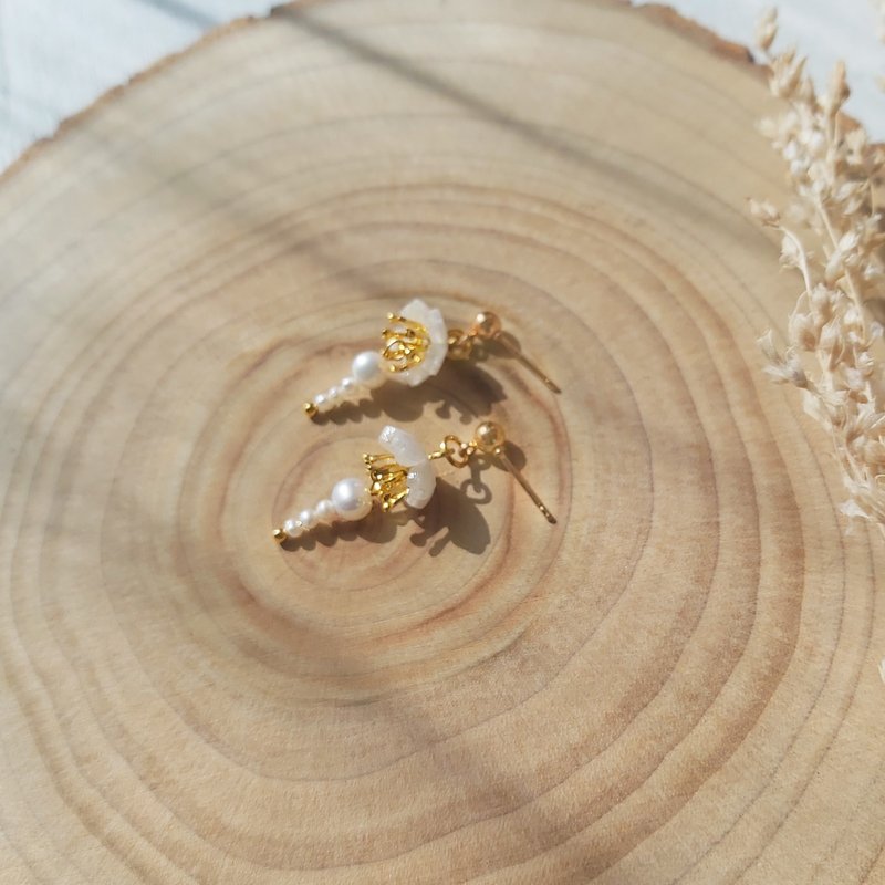 水母花瓣 淡水珍珠  垂坠复古系 耳环耳针耳夹 生日礼物 换季特卖 - 耳环/耳夹 - 珍珠 白色