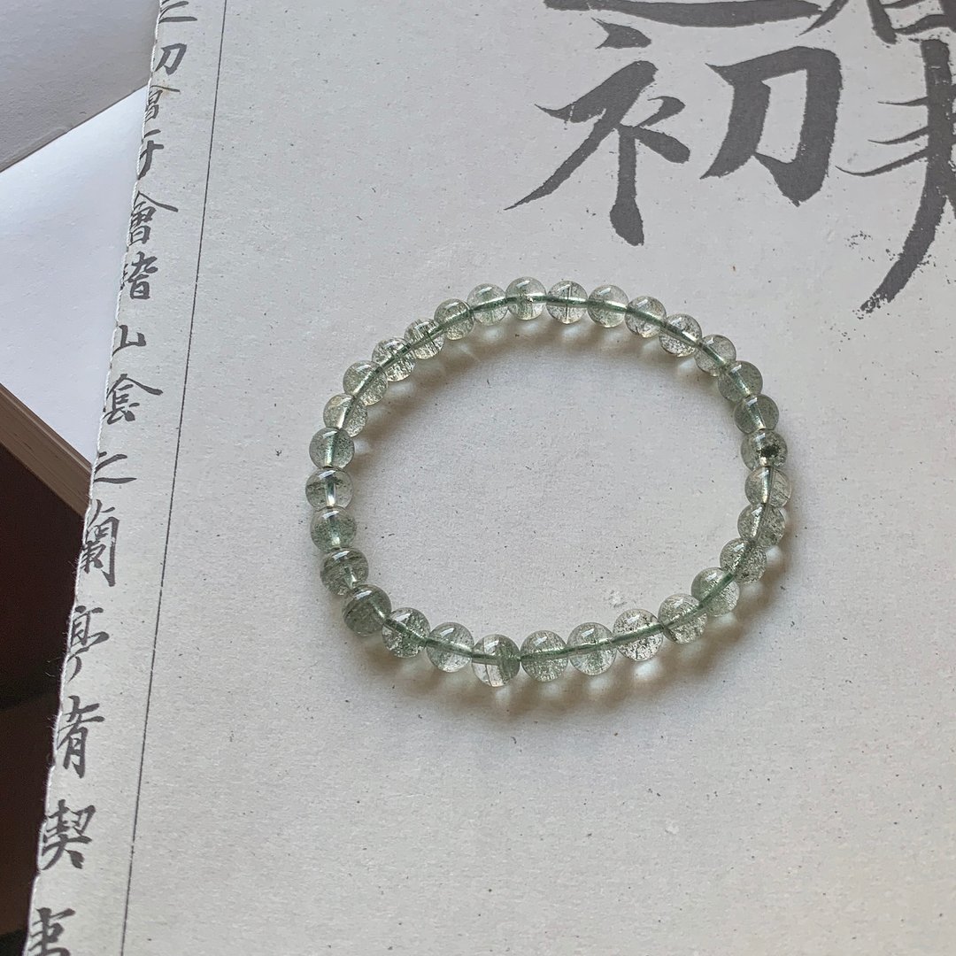 芜绿。天然满天星绿幽灵6mm手链 纳福敛财平安水晶饰品礼物手串 - 手链/手环 - 水晶 绿色