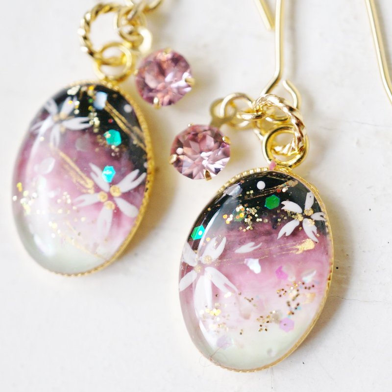 Hand-painted / night cherry blossoms and Swarovski earrings / Clip-On - 耳环/耳夹 - 宝石 粉红色