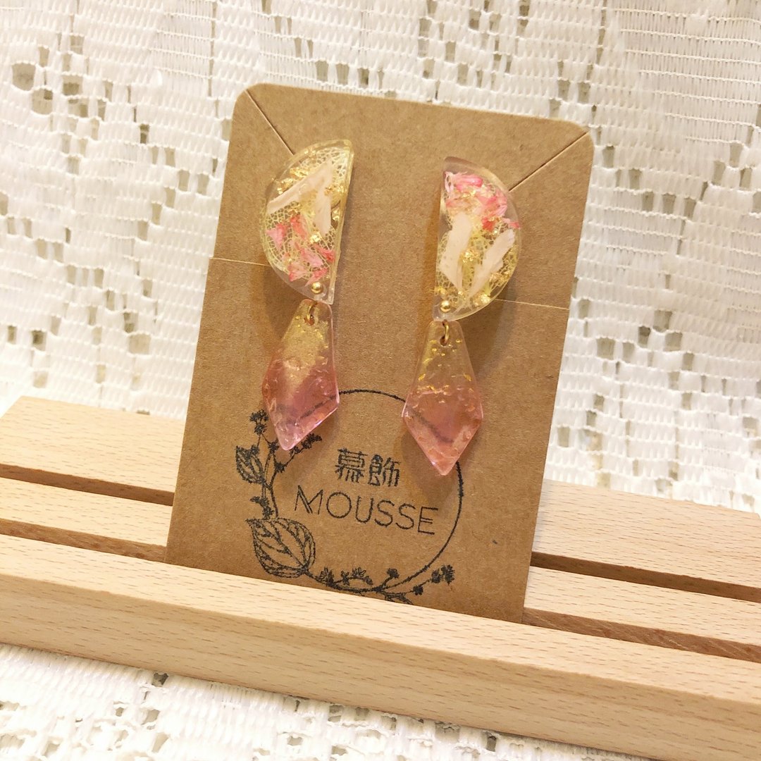 粉色半圆耳环 耳夹 手作 干燥花 日本树脂 真花 - 耳环/耳夹 - 树脂 粉红色