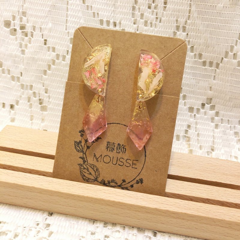 粉色半圆耳环 耳夹 手作 干燥花 日本树脂 真花 - 耳环/耳夹 - 树脂 粉红色