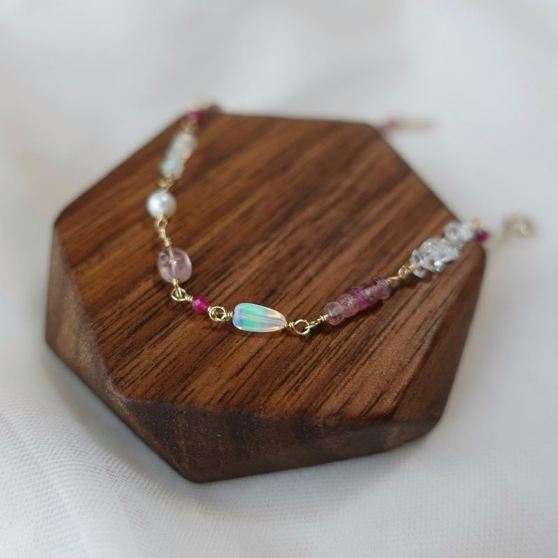 Dreamy Bloom 天然火彩蛋白石 碧玺 红刚玉 水晶 14K注金 手链 - 手链/手环 - 半宝石 粉红色