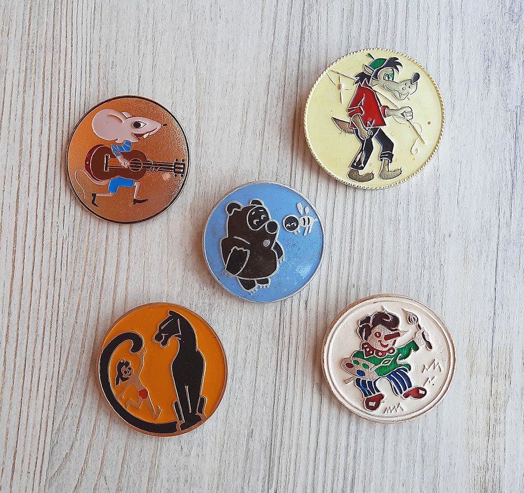 Round vintage Russian aluminums kids pins badges cartoons characters images - 徽章/别针 - 铝合金 