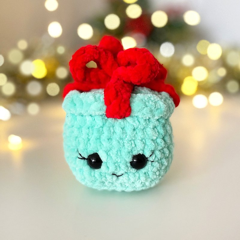 Gift Box Christmas CROCHET PATTERN, Easy Amigurumi Plushie, Xmas Baby Gift - Logo 设计/图案设计 - 其他材质 
