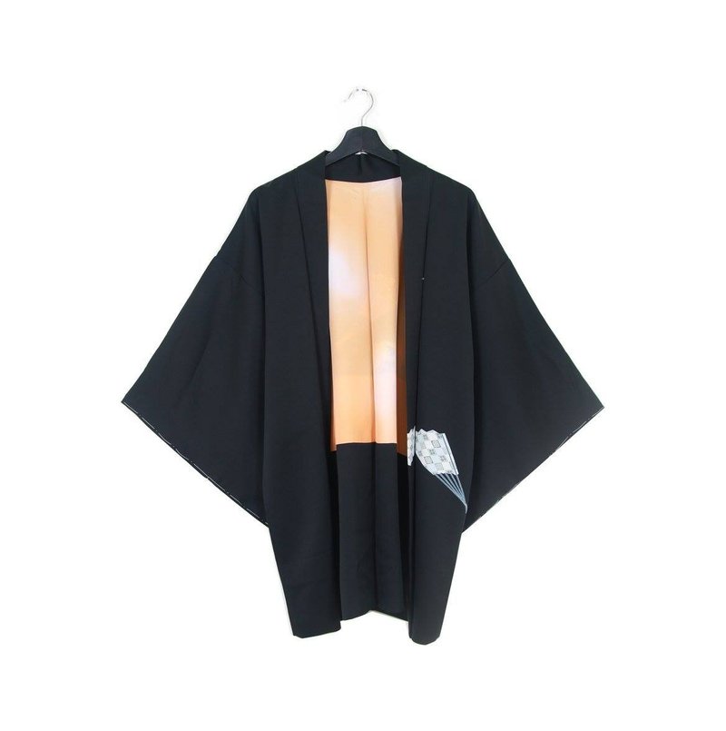 Back to Green::日本带回和服 羽织 手绘 扇与人物 //近全新 白线可拆// vintage kimono (KI-46) - 女装休闲/机能外套 - 丝．绢 黑色