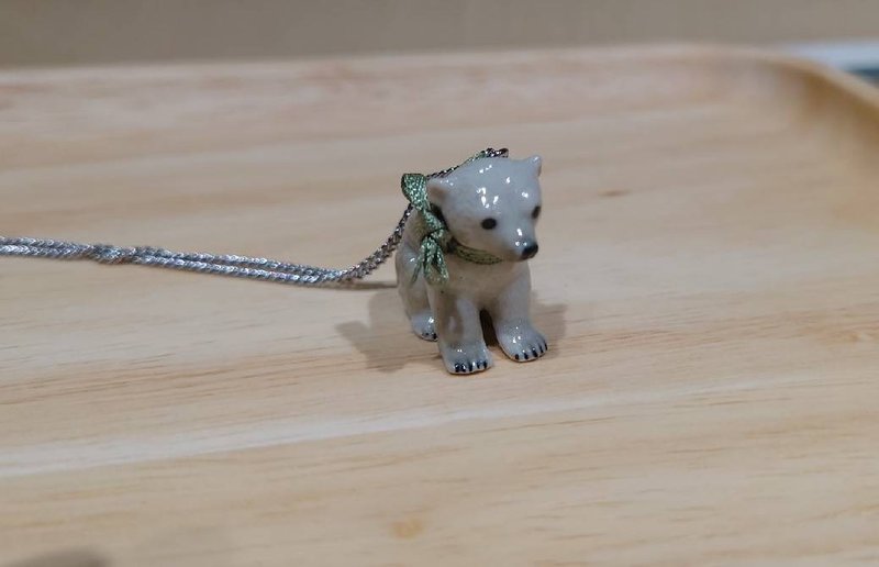 AndMary 手绘瓷项链-北极熊 礼盒包装Walking Polar Bear - 项链 - 瓷 灰色
