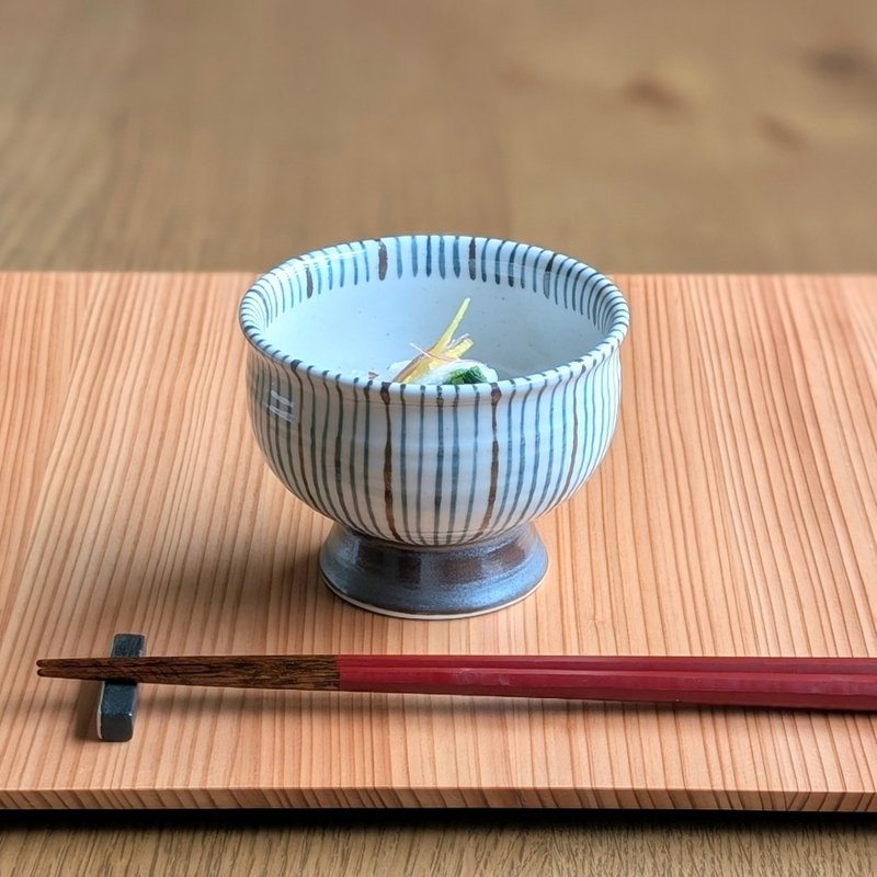锈迹斑斑的Tokusa高脚小碗 - 碗 - 陶 白色