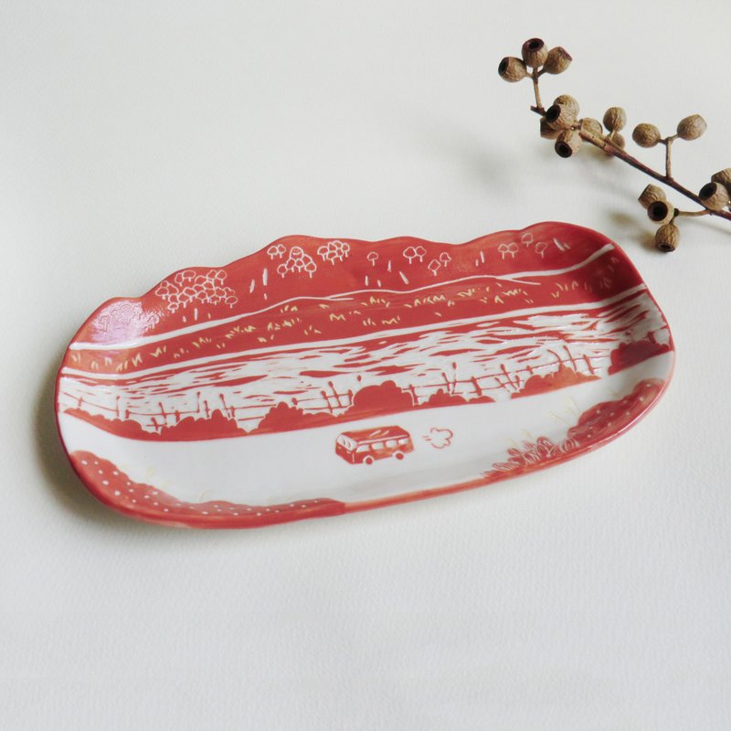 找灵感系列─ 往鹤见山路上 鱼盘 - 盘子/餐盘/盘架 - 瓷 红色