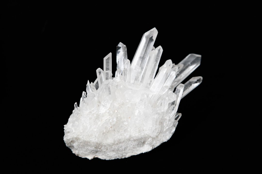 【净化系列】天然精选白水晶簇 晶体超美 整体超帅 具份量 斜站 6 - 摆饰 - 宝石 白色