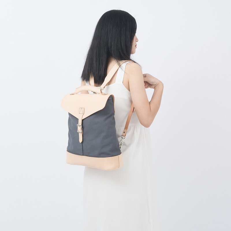 【帆布遇上皮革】手工拼接大容量休闲双肩背包水桶包极简校园风 - 后背包/双肩包 - 棉．麻 灰色