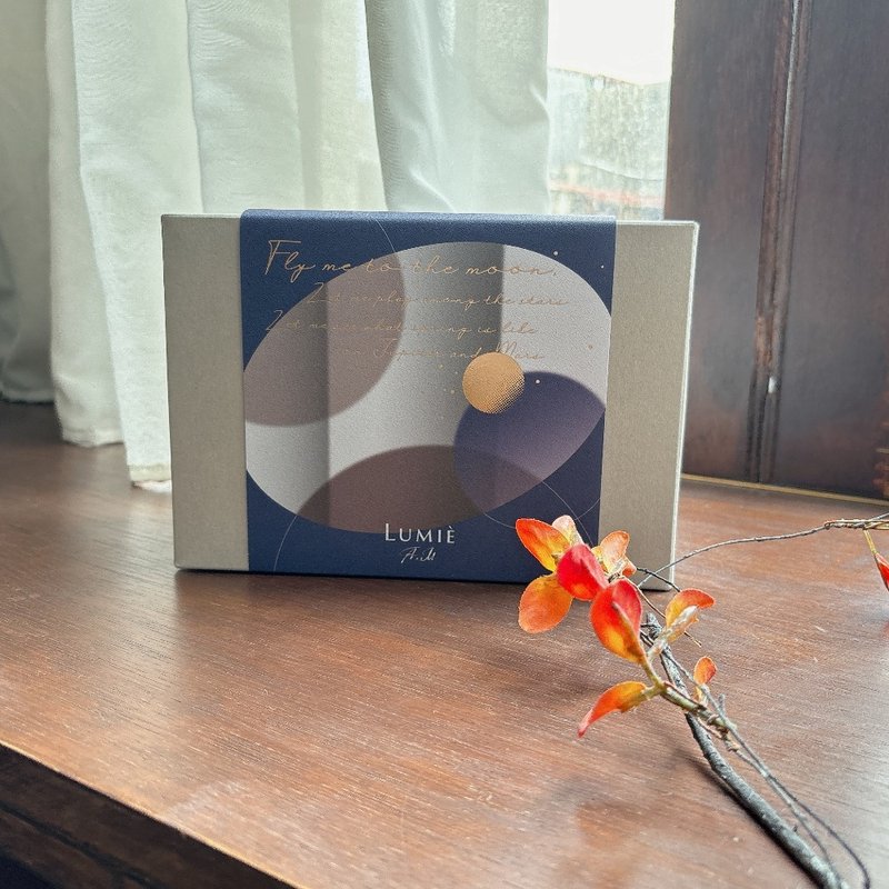 【2026 春节礼盒】北海道插画联名 - 光与肌肤重生礼盒 (自选外观) - 旅行套装 - 纸 咖啡色