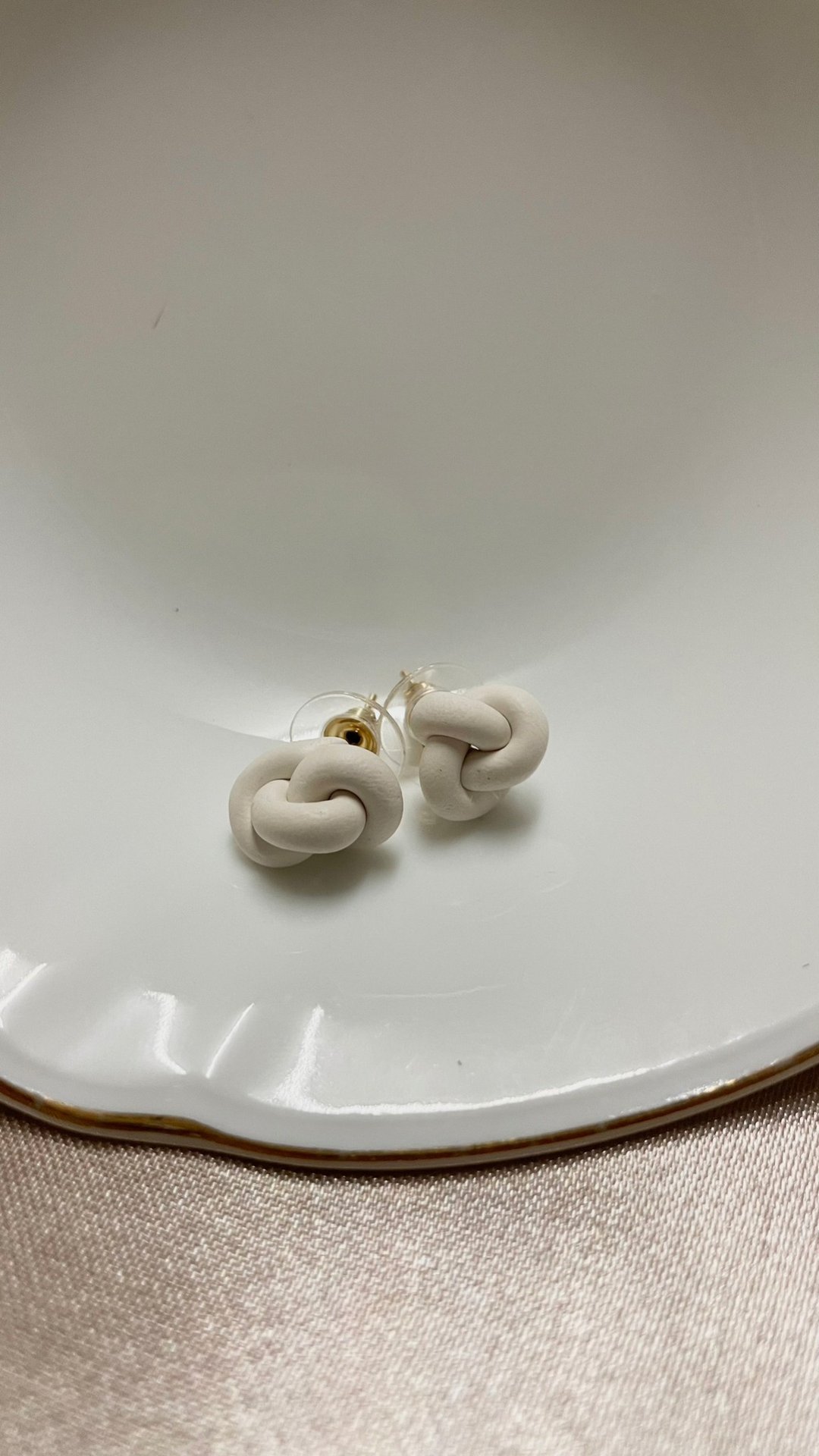 Polymer Clay Earrings : Daisy 3 - 耳环/耳夹 - 其他材质 白色