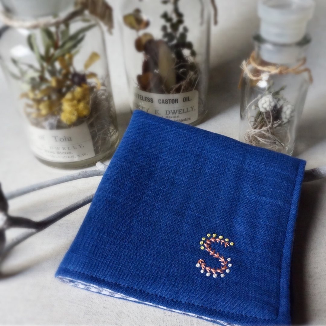 Hand embroidered gauze handkerchief initial A~Z 1(order-receiving) - 手帕/方巾 - 棉 蓝色