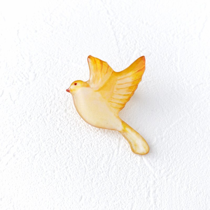 Canary brooch - 胸针 - 树脂 黄色