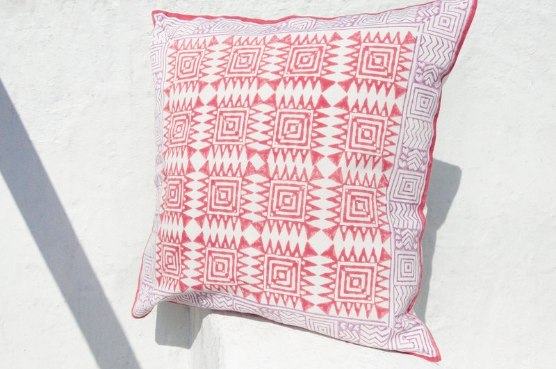 情人节礼物 快速到货 限量一件 手工木刻印抱枕套 / 纯棉抱枕套 / 印花抱枕套 / 手工印抱枕套 - 法式风 紫红民族图腾 - 枕头/抱枕 - 棉．麻 多色