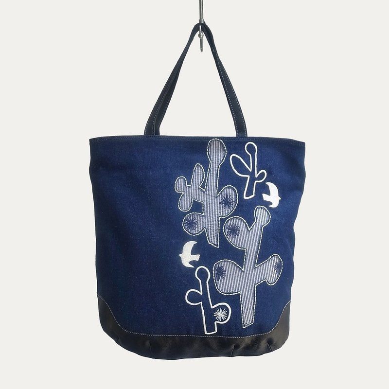 Cactus Embroidery・ Square Tote Bag - 侧背包/斜挎包 - 棉．麻 蓝色