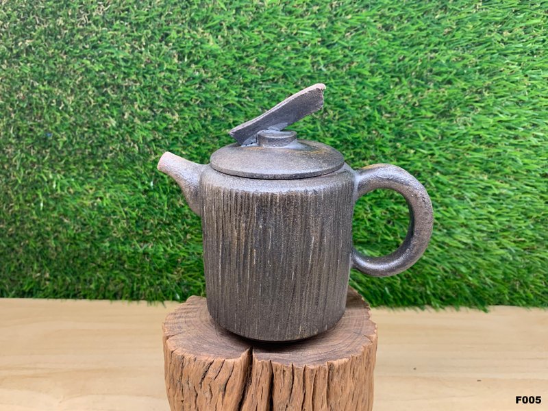 树皮雕纹造型壶 l 柴烧 - 茶具/茶杯 - 陶 黑色