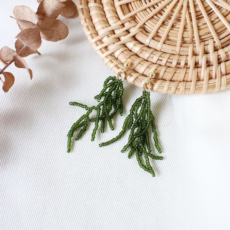串珠耳饰_松叶/深绿色/beading earing - 耳环/耳夹 - 玻璃 绿色