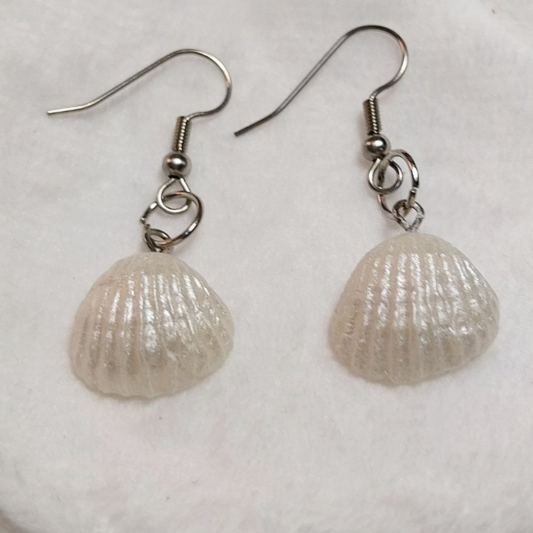 Shellfish Earring Handmade Air Dry Clay Eco Friendly Stainless Wire Hook - 耳环/耳夹 - 粘土 白色