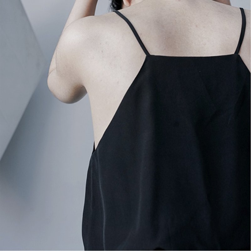 质感黑色 Mazzy Star V领低调金属色 双肩吊带内搭背心中长款 春夏闪亮新品 晚宴Party BlingBling 多种花色可选 | vitatha 番塔塔原创设计独立女装品牌 - 女装背心 - 聚酯纤维 黑色