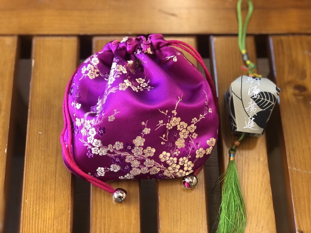 台湾制锦缎中号束口袋锦囊袋礼品袋法器袋佛珠袋 - 收纳用品 - 丝．绢 多色