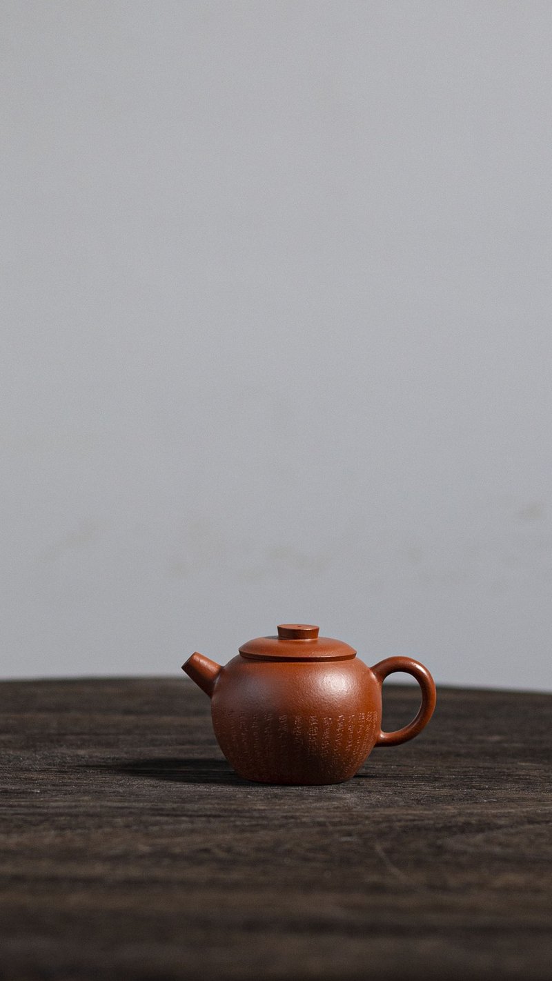 紫砂壶巨轮壶 100cc 轻胚 把玩器 以平刀 边款字   全手精刻心经 - 茶具/茶杯 - 陶 灰色