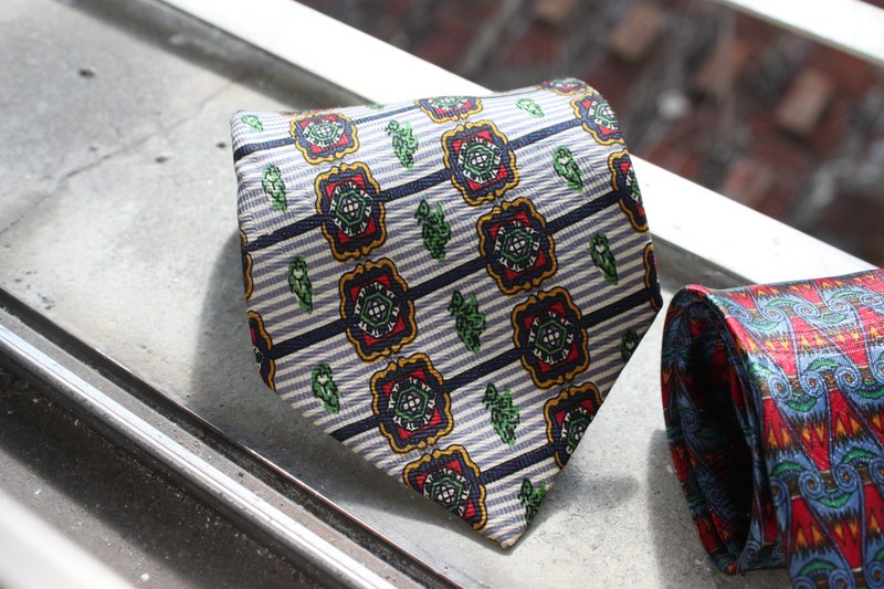 【Morefun古着选物】Gay Giano 图腾领带 - 领带/领带夹 - 棉．麻 银色