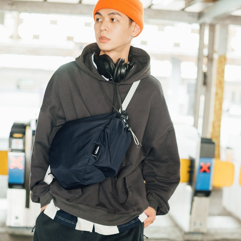 环保Re系列 | 极轻斜背包S号 REA (海蓝) 附水瓶收纳保护套 - 侧背包/斜挎包 - 聚酯纤维 蓝色