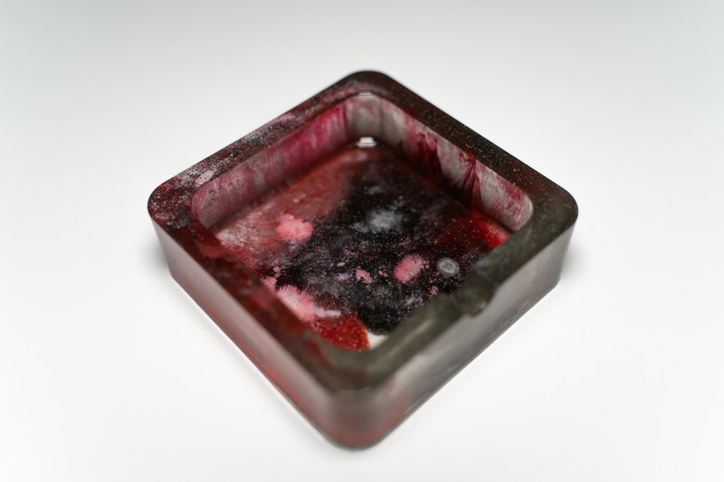 Pills 卷曲缠绕与穿透-第十四使徒 力天使 烟灰缸 烛台 - 摆饰 - 树脂 红色