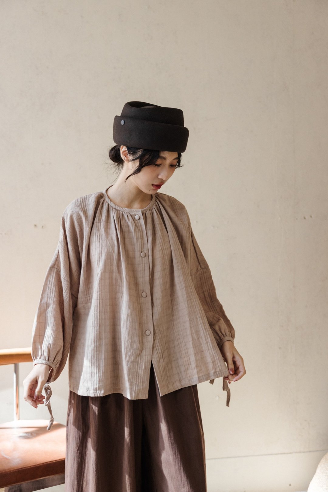 织纹圆领排扣长袖上衣_奶茶 - 女装上衣 - 棉 