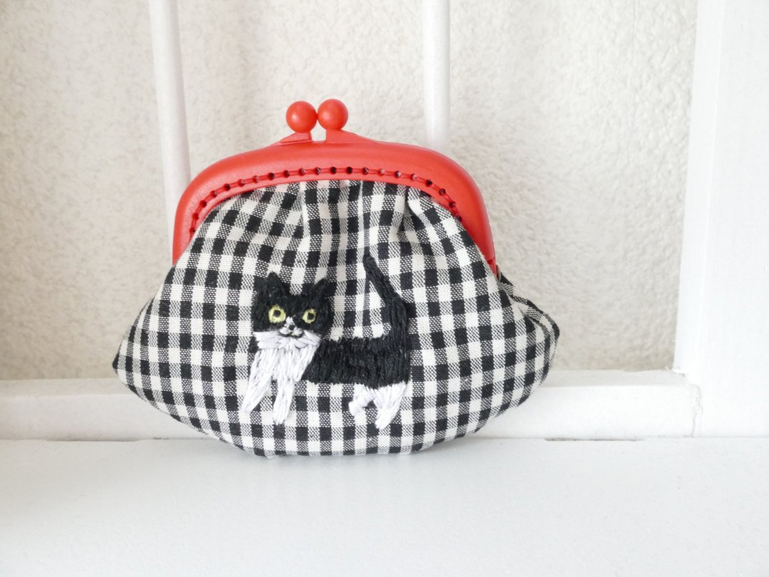 Embroidered Gingham Check Hachiware Cat - 化妆包/杂物包 - 棉 红色