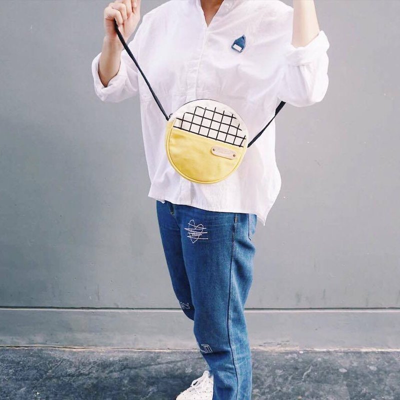 mini crossbody circle bag small size grid pattern,white and yellow colour - 侧背包/斜挎包 - 其他材质 黄色