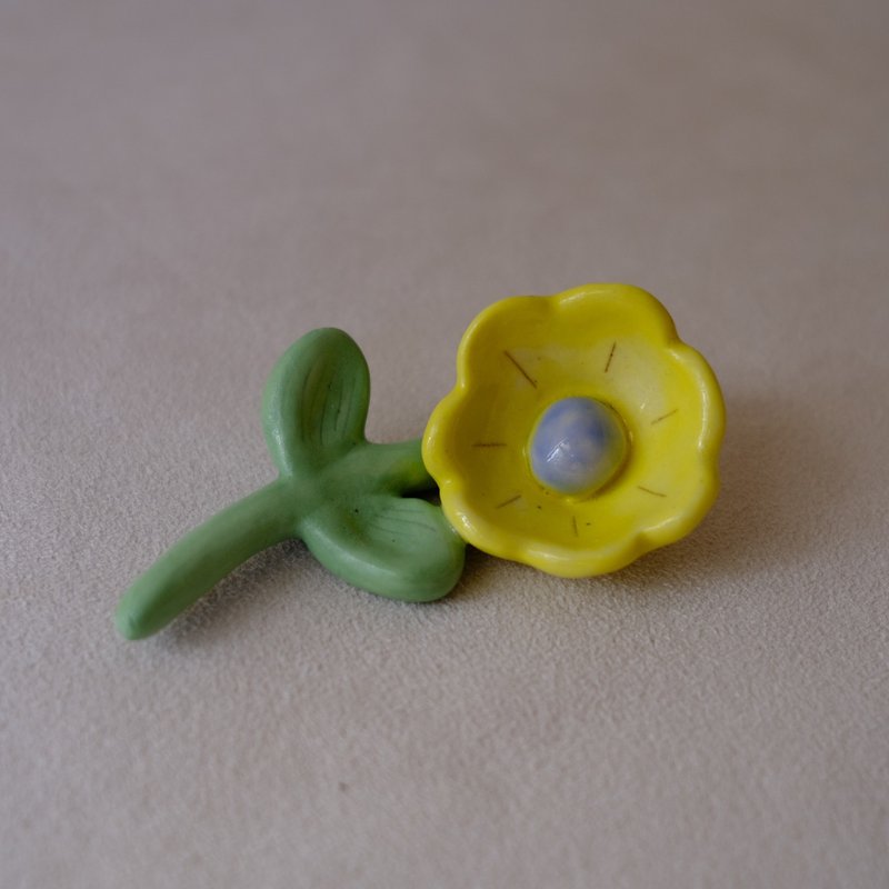 Suànn-Sian . 黄色小花 | 筷架 摆饰 - 摆饰 - 陶 黄色