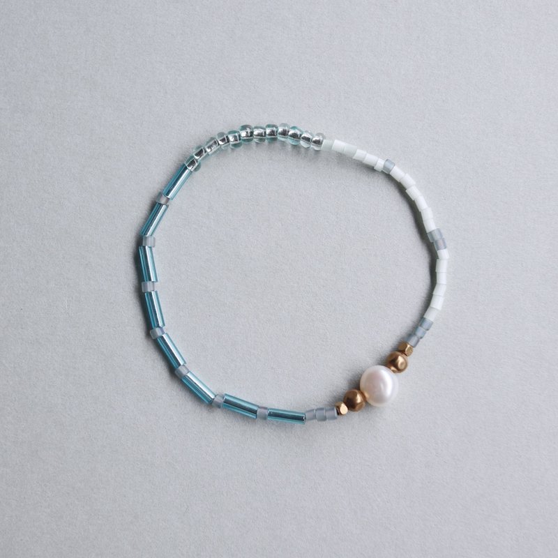 巴洛克圆面珍珠玻璃蓝珠链 / 珍珠手链 / 淡水珍珠 / 黄铜手链 - 耳环/耳夹 - 珍珠 蓝色