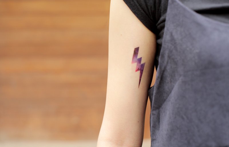 Deerhorn design / 鹿角 刺青 纹身贴纸 2入 闪电 宇宙 - 纹身贴 - 纸 多色