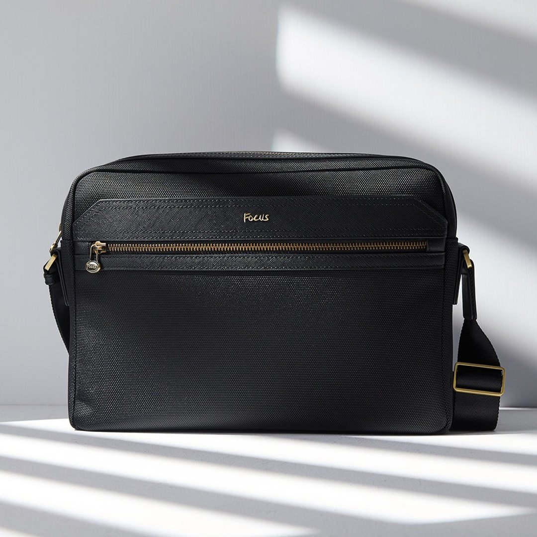 【FOCUS】十字纹牛皮×防泼水尼龙斜背包_都会机能 (大款)_ F8083 - 侧背包/斜挎包 - 尼龙 