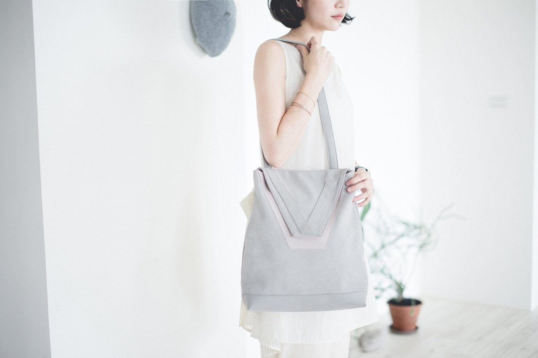 【日常系列】V backpack 两用后背包 灰X粉 - 后背包/双肩包 - 聚酯纤维 灰色