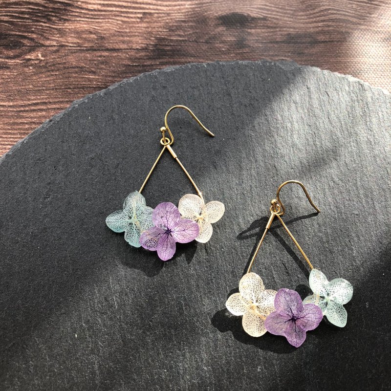 Hydrangea hoop earrings s*Blue amethyst* - 耳环/耳夹 - 植物．花 蓝色